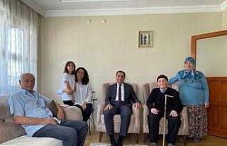 Türkoğlu şehit ailelerini yalnız bırakmıyor