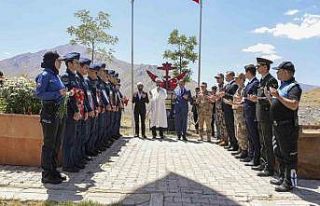 Uçak kazasında şehit olan 7 emniyet mensubu dualarla...