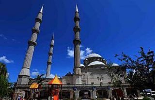 Ulu Cami Kütüphanesi dolup taşıyor