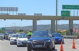 Ünlü tatil merkezi Çeşme’ye bayramda 217 bini...