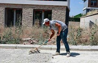 Uşak Belediyesi bozulan yol ve kaldırımlarda hızlı...