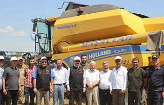 Uşak Valisi Dr. Turan Ergün buğday hasadı programına...