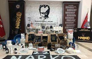 Uyuşturucu imalathanesine operasyon: 2 ton 200 kilo...