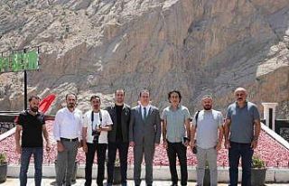 Vali Akbıyık, gazetecilerle bir araya geldi