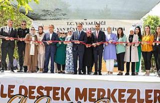 Vali Balcı, ADEM kursiyerlerinin sergisinin açılışını...