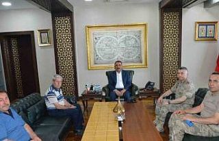 Vali Hacıbektaşoğlu şehit babasını ağırladı