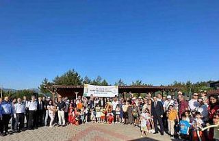 Vali Tavlı koruyucu aileler ile bir araya geldi