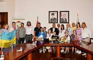 Vali Yazıcı, Ukraynalı yetim çocukları ağırladı