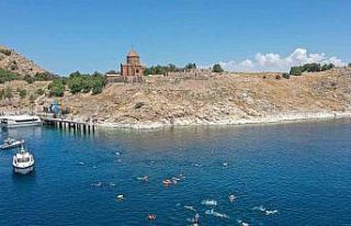 Van Denizi Yüzme Festivali renkli görüntülerle...