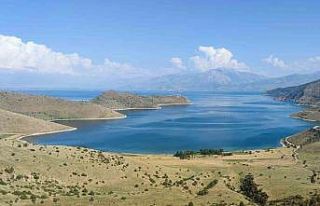 Van Gölü’nün saklı koyları ziyaretçilerini...