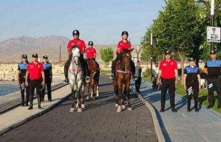 Van’da ‘atlı polisler’ göreve başladı