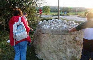 Vatandaş lahit mezar sandı, üzerine beton dökülmüş...