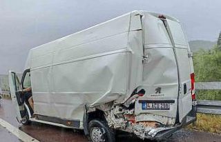 Yalova’da 3 araçlı zincirleme trafik kazası:...