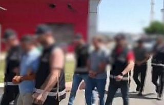 Yasa dışı silah operasyonunda yakalanan 3 şüpheli...