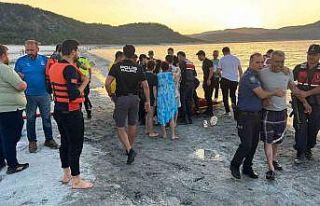 Yasak bölgede girdiği Salda Gölü’nde akıntıya...