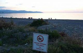 Yasak tabelası olmasına rağmen yine de giriyorlar