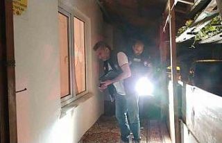Yaşlı kadının evine taşlı saldırı