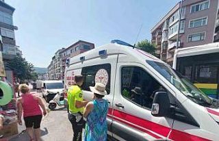 Yayalara yol vermek isterken kaza yaptı