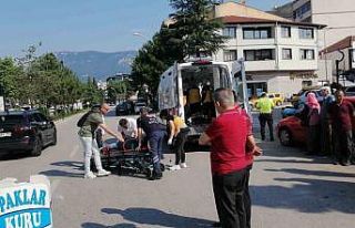 Yayaya çarpan motosiklet sürücüsü yaralandı