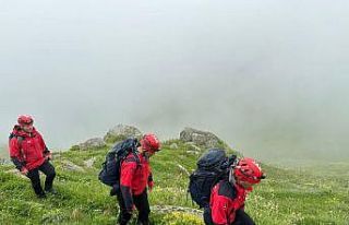 Yaylada dolaşırken siste kaybolan 5 kişi kurtarıldı