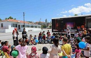 Yaz geldi, gezici kütüphane Talas’ta yollara düştü