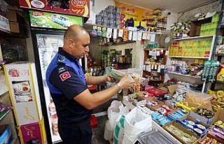 Yenimahalle’de ruhsatsız bakkalda tarihi geçmiş...