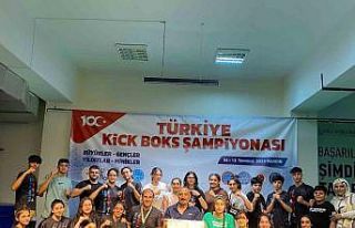 Yenişehir Belediyesi kick boks sporcuları Avrupa...