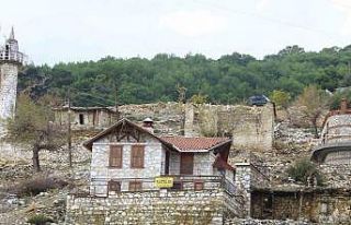 Yerleşim bölgesinin simgesi olan camisiz minareyi...