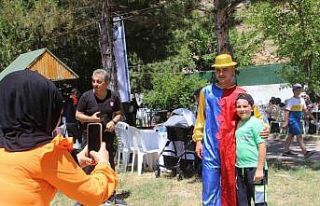 Yetim çocuklar doyasıya eğlendi