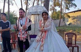 Yok böyle takı: Metrelerce uzunluğunda görenler...