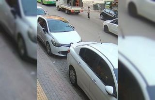 Yola aniden fırlayan çocuğa otomobil böyle çarptı