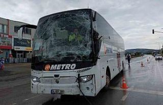 Yolcu otobüsü düğüne gidenleri taşıyan otobüse...
