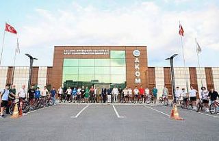 Yüce’den Harmanlıkspor’un oyuncularına bisiklet