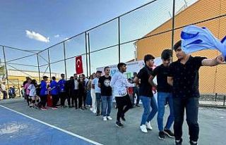 Yüksekova’da yaz spor okulları halaylarla başladı