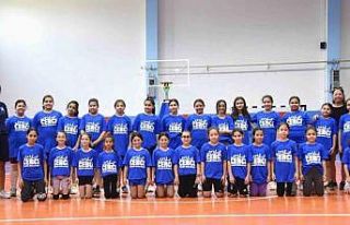 Yunusemre’de yaz spor okulu voleybol kursları başladı