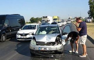 Zincirleme kazaya karışan minibüs sürücüsü...