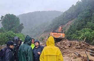 Zonguldak-Ereğli Karayolu heyelanlar nedeniyle trafiğe...
