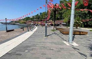 Zonguldak’ta vatandaşlar gölgelik alanlara kaçtı