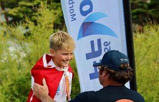 11 yaşındaki milli sörfçü Sarp, dünya üçüncüsü...