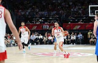 12 Dev Adam galibiyetle başladı