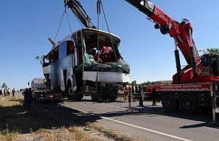 12 kişinin hayatını kaybettiği otobüs şarampolden...