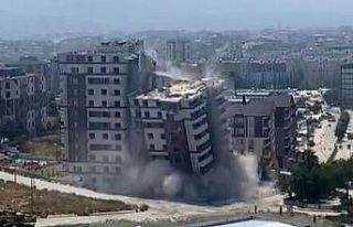 13 katlı binanın kağıt gibi yerle bir olduğu...