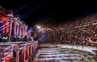1800 yıllık antik tiyatroda unutulmaz akşam