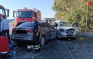 2 otomobilin çarpıştığı kazada ölü sayısı...