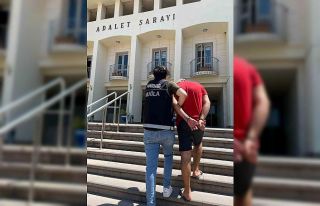 376 adet sentetik ecza ele geçirildi