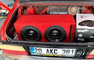 3 aracın kilidini patlatıp çalacak malzeme aradılar