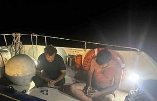 49 düzensiz göçmen yakalandı, 2’si kurtarıldı