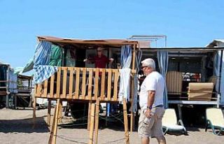 5 yıldızlı otellere komşu çardaklarda caretta...