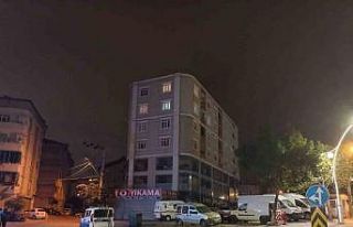 6. kattan düşen 19 yaşındaki genç hayatını...