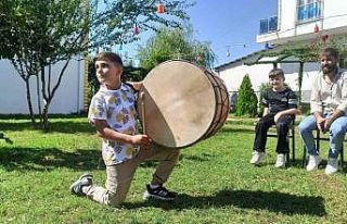 8 yaşında düğünlerin vazgeçilmezi oldu